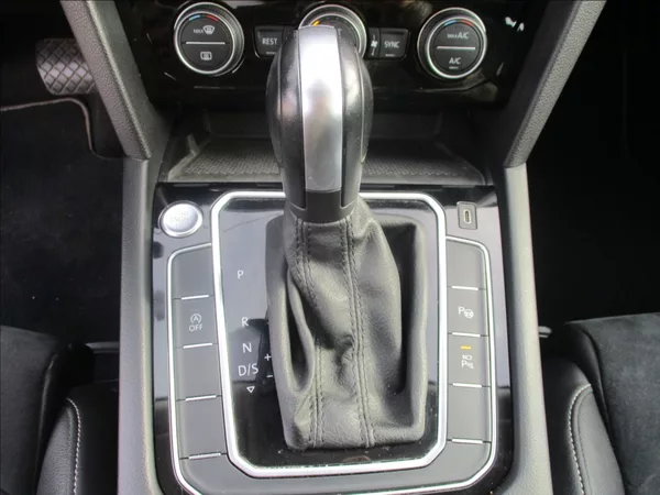 Volkswagen Passat 2,0 TDI, Elegance, DSG, servis - foto 22