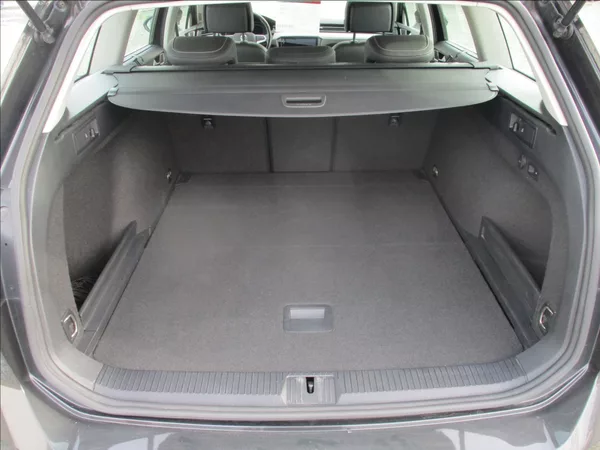 Volkswagen Passat 2,0 TDI, Elegance, DSG, servis - foto 9
