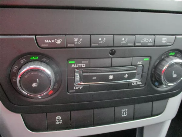 Škoda Yeti 1,4 TSI, servis, xenon, 1.maj, - foto 11