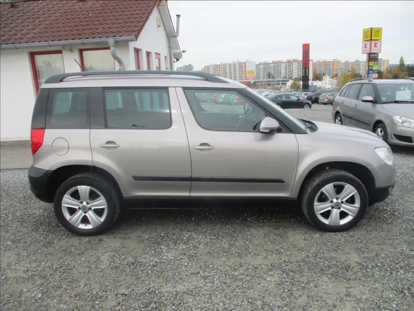 Škoda Yeti 1,4 TSI, servis, xenon, 1.maj, - foto 4