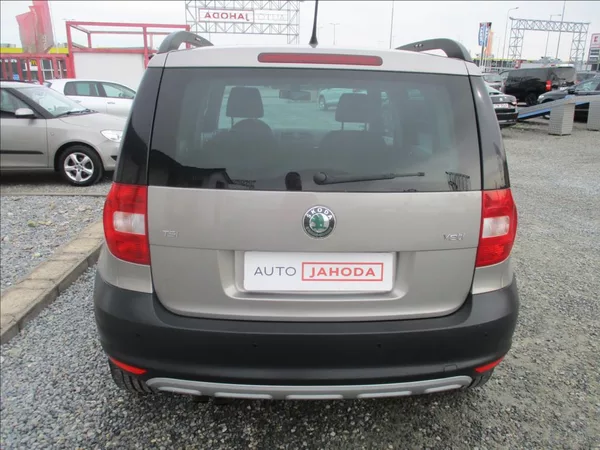 Škoda Yeti 1,4 TSI, servis, xenon, 1.maj, - foto 6