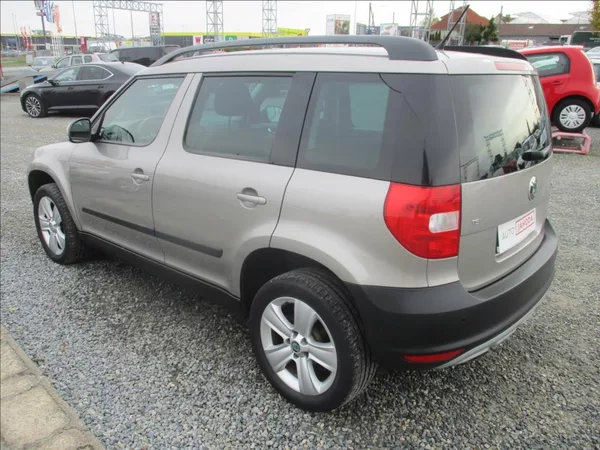 Škoda Yeti 1,4 TSI, servis, xenon, 1.maj, - foto 7