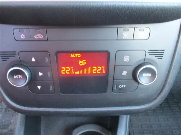 Fiat Punto 1,2 i, aut.klima,servis,1.maj, - foto 18