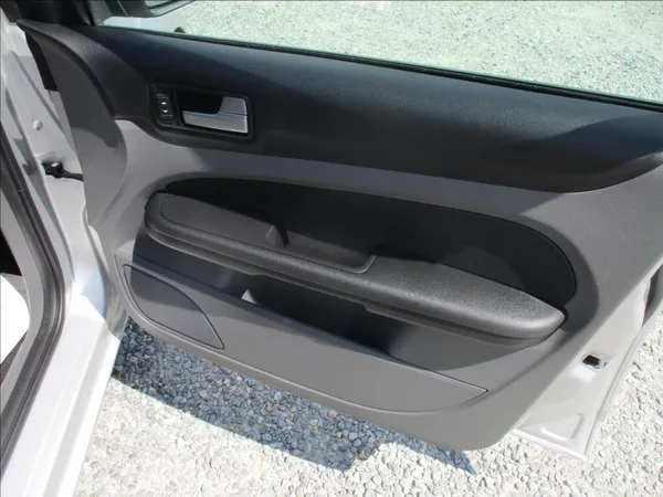 Ford Focus 1,6 i, klima, serv. kniha, - foto 10