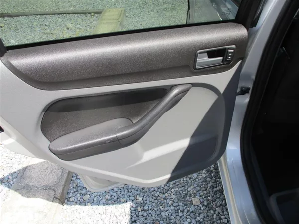 Ford Focus 1,6 i, klima, serv. kniha, - foto 15