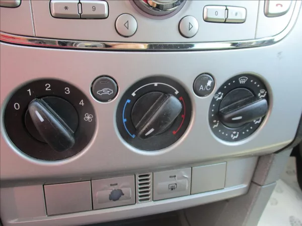 Ford Focus 1,6 i, klima, serv. kniha, - foto 21