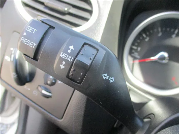 Ford Focus 1,6 i, klima, serv. kniha, - foto 24