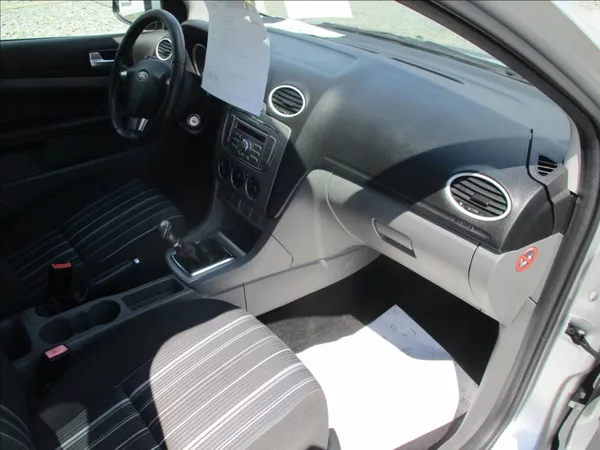 Ford Focus 1,6 i, klima, serv. kniha, - foto 9