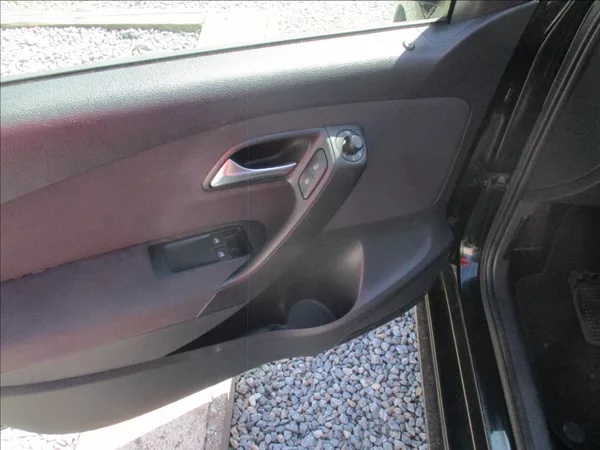 Volkswagen Polo 1,2 i, klimatizace, ABS,ASR, - foto 17