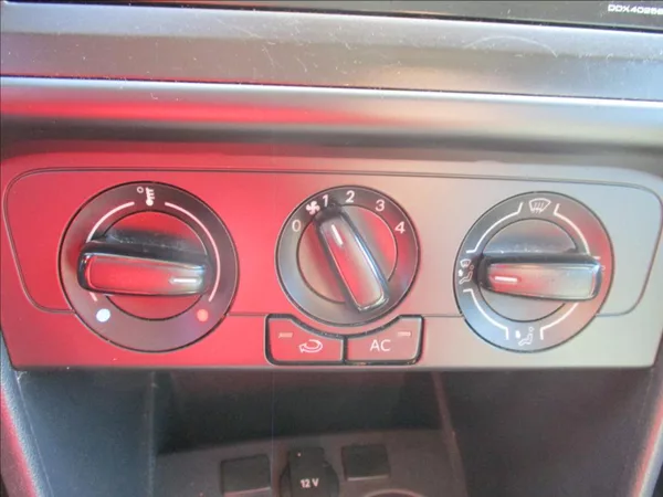 Volkswagen Polo 1,2 i, klimatizace, ABS,ASR, - foto 24