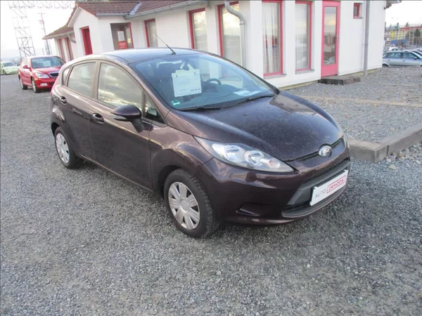 Ford Fiesta 1,3 i, klimatizace,