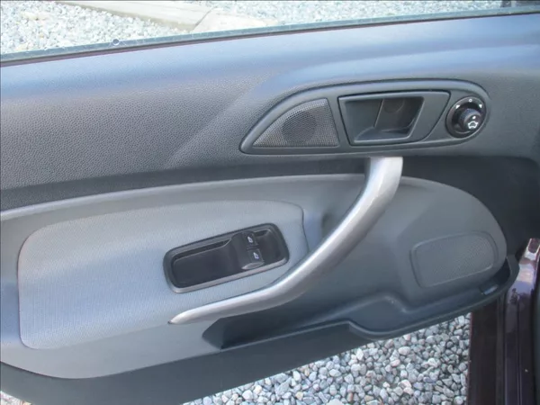 Ford Fiesta 1,3 i, klimatizace, - foto 11