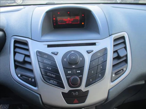 Ford Fiesta 1,3 i, klimatizace, - foto 15