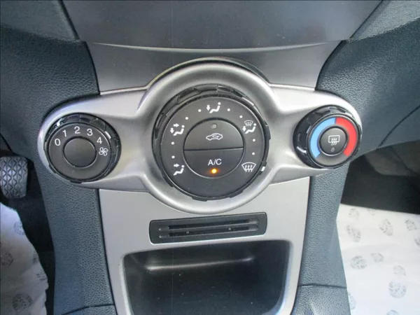 Ford Fiesta 1,3 i, klimatizace, - foto 16