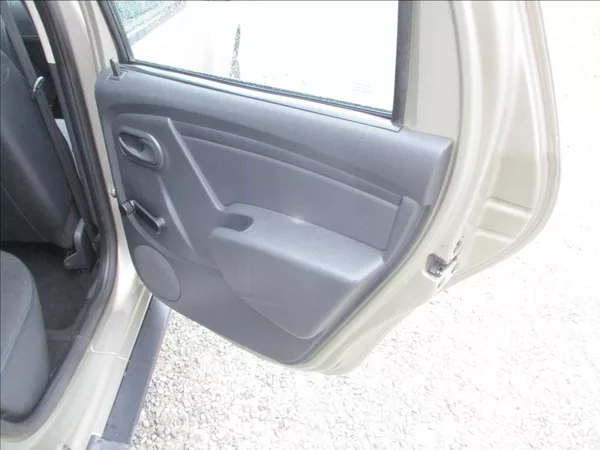 Dacia Duster 1,6 i 16V, servis,klimatizace, - foto 12