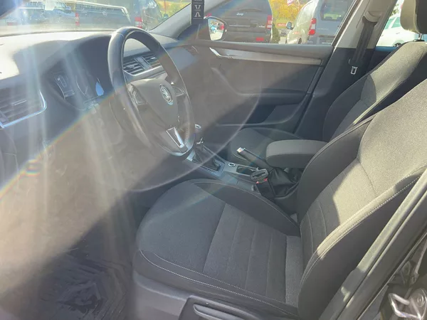Škoda Octavia 2.0 TDi - foto 7