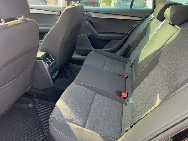 Škoda Octavia 2.0 TDi - foto 9