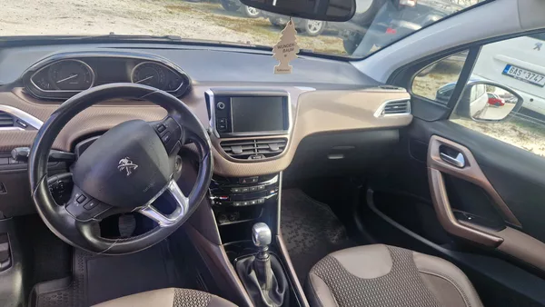 Peugeot 2008 1,6 HDI - foto 11