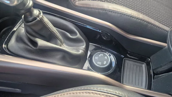 Peugeot 2008 1,6 HDI - foto 13