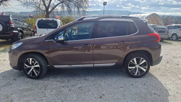 Peugeot 2008 1,6 HDI - foto 6