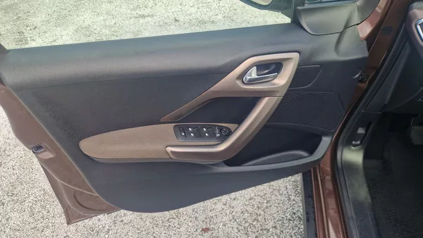 Peugeot 2008 1,6 HDI - foto 9