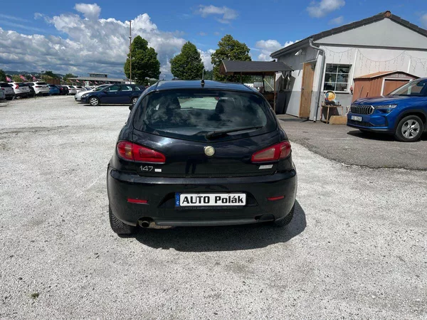 Alfa Romeo 147 1,6 16 V - foto 12