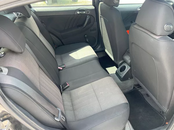 Alfa Romeo 147 1,6 16 V - foto 14