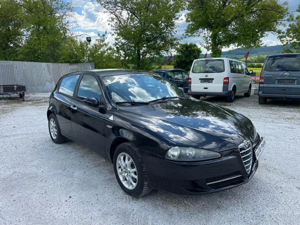 Alfa Romeo 147 1,6 16 V - foto 2