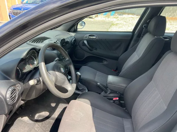 Alfa Romeo 147 1,6 16 V - foto 6