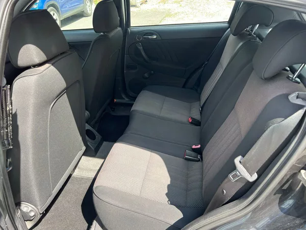 Alfa Romeo 147 1,6 16 V - foto 8
