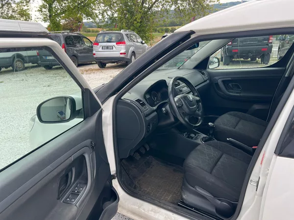 Škoda Roomster 1.2 TSI - foto 10