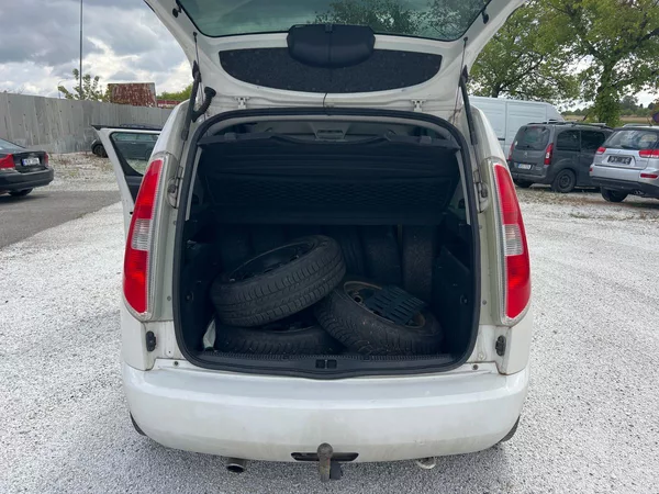Škoda Roomster 1.2 TSI - foto 16