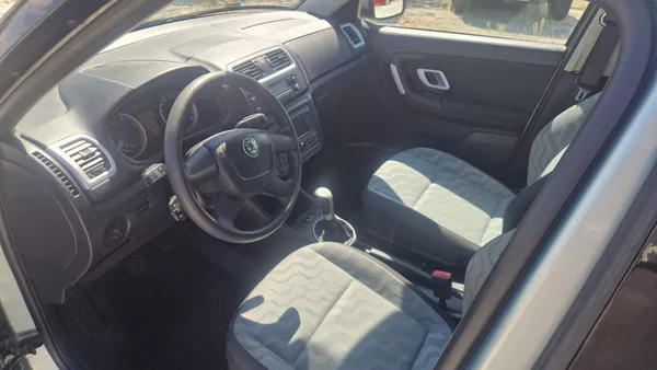 Škoda Fabia 1,6 16V - foto 8