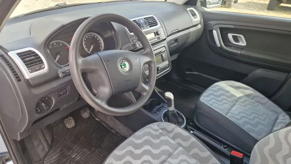 Škoda Fabia 1,6 16V - foto 8