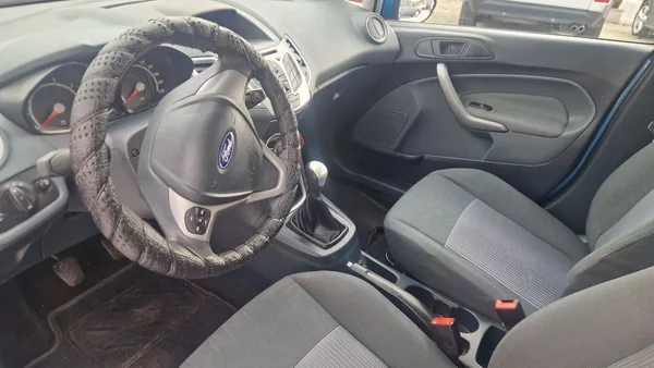 Ford Fiesta 1,25 16 V - foto 8