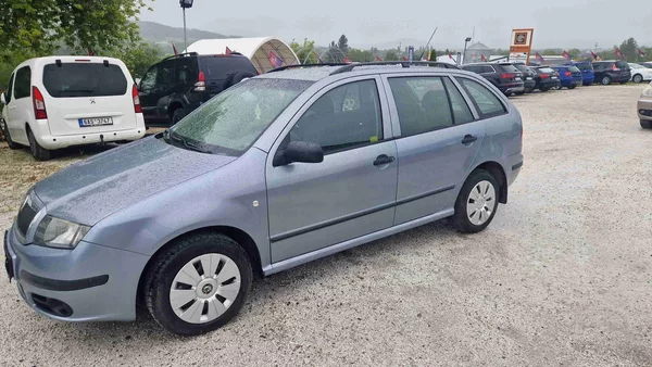 Škoda Fabia 1.2 HTP Classic Combi - foto 4