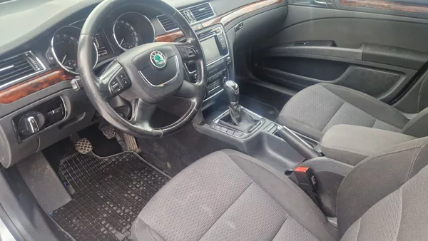 Škoda Superb 2.0 TDI CR DPF 125kW 4x4 Elega - foto 7