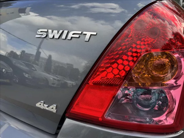 Suzuki Swift 1,3 4X4+KRASNÝ STAV - foto 11