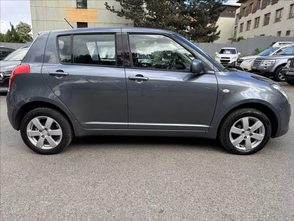 Suzuki Swift 1,3 4X4+KRASNÝ STAV - foto 13