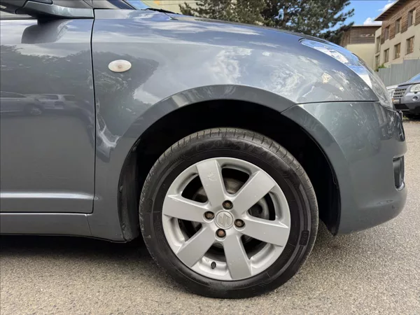 Suzuki Swift 1,3 4X4+KRASNÝ STAV - foto 18