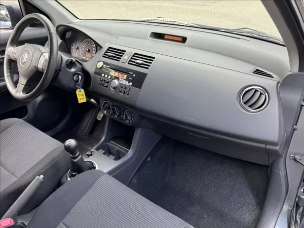 Suzuki Swift 1,3 4X4+KRASNÝ STAV - foto 23