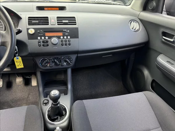 Suzuki Swift 1,3 4X4+KRASNÝ STAV - foto 29