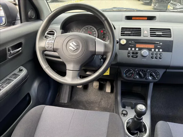 Suzuki Swift 1,3 4X4+KRASNÝ STAV - foto 30