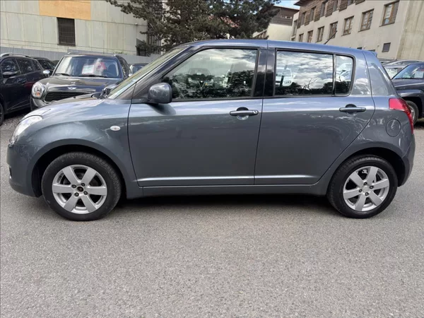 Suzuki Swift 1,3 4X4+KRASNÝ STAV - foto 4