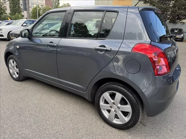 Suzuki Swift 1,3 4X4+KRASNÝ STAV - foto 5
