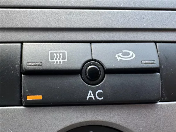 Volkswagen Touran 1,6 LPG+BEZ KOROZE TOP !!! - foto 47