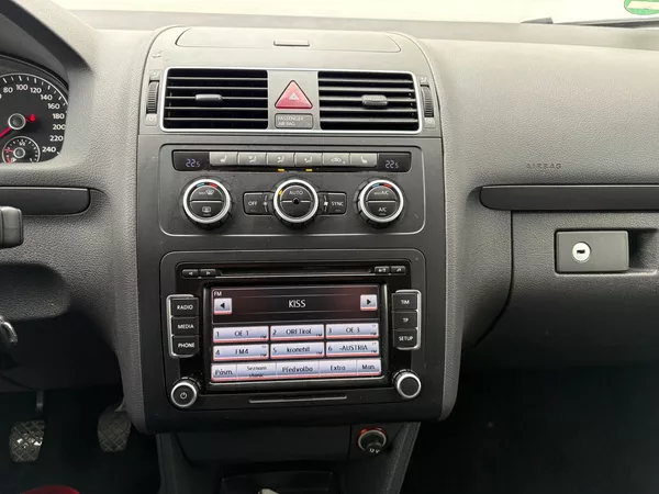 Volkswagen Touran 1.6TDI, 77kW, Tažné - foto 10