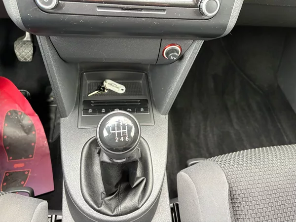 Volkswagen Touran 1.6TDI, 77kW, Tažné - foto 11