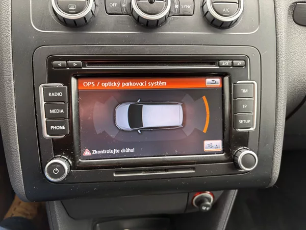 Volkswagen Touran 1.6TDI, 77kW, Tažné - foto 12