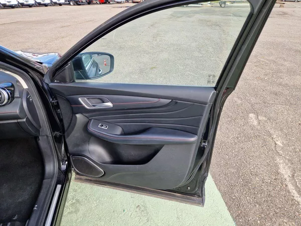 MG HS Luxury 1.5 - foto 21